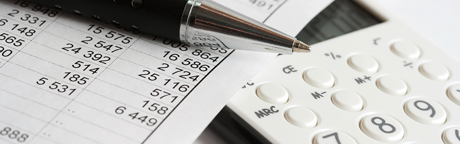 finance impôt fiscalité stylo calculatrice header 925x290