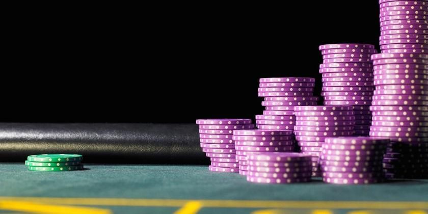Stacks of purple gambling chips 840x420
