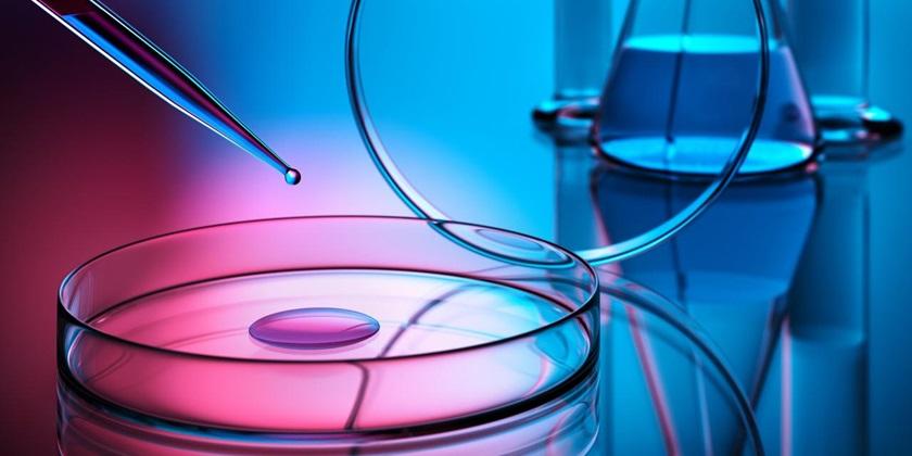 Pipette drop into a watch glass 840x420 life science