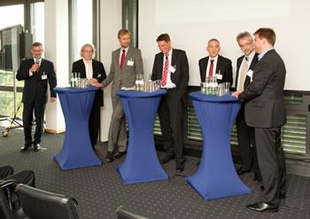 v.l.n.r.: Dr. Gerd Leutner, Prof. Dr. Andreas Knie, Dr. Hartmut K&uuml;hne, Dr. Oliver Weinmann, Dr. Frank-Peter Schiefelbein, Prof. Dr. Wolfgang Steiger und Knut Hechtfischer
