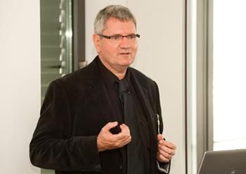 Prof. Dr. Robert Schl&ouml;gl, Direktor am Fritz-Haber-Institut der Max Planck-Gesellschaft, Gesch&auml;ftsf&uuml;hrender Direktor des Max-Planck-Instituts f&uuml;r Energiekonversion