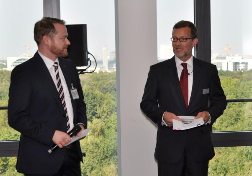 Alexander Claus, Forum ElektroMobilit&auml;t e.V.; Dr. Gerd Leutner,&nbsp;Partner CMS Hasche Sigle (v.l.n.r.)