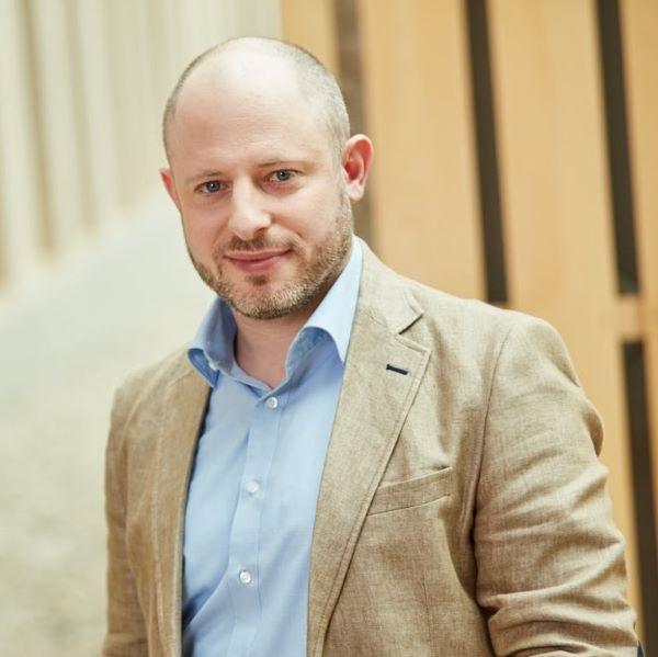 Daniel Szeszler - 600 x 400