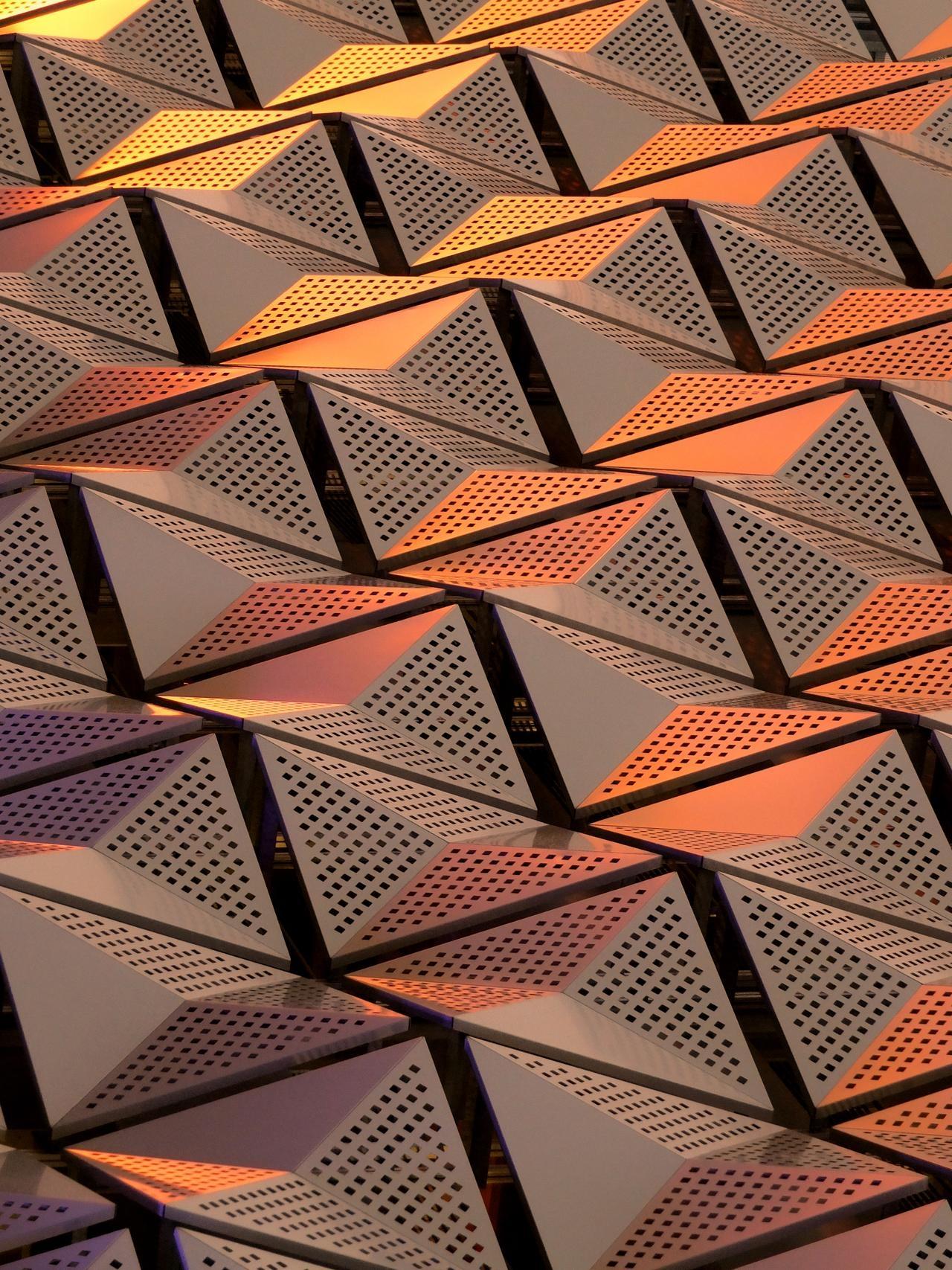 Metallic geometric cladding or panels in copper