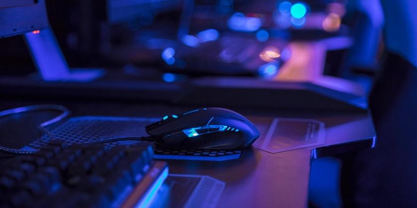 Mouse on table 840x420