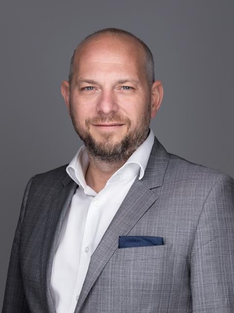 Akos-Janza - 480 x 640