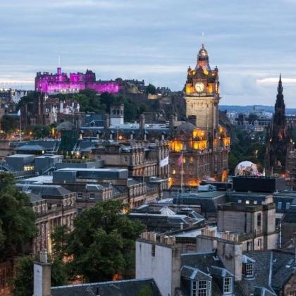 Edinburgh Skyline - 600 x 600