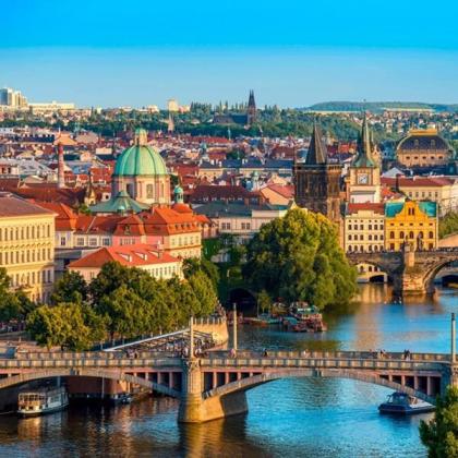 Prague city skyline 600x600