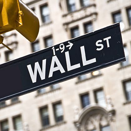 wall street direction sign in new york city