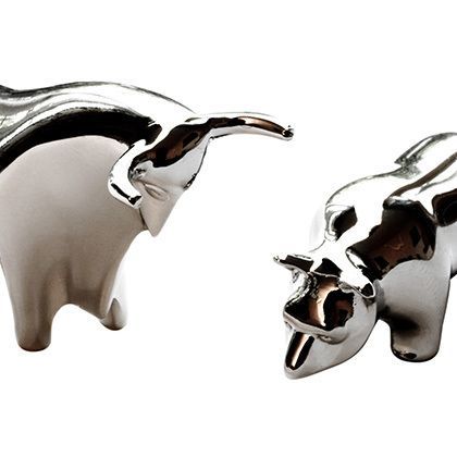 metal bull and bear figurines 