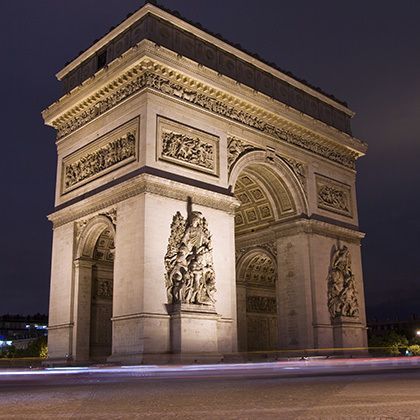 arc de triomphe at night, paris, france