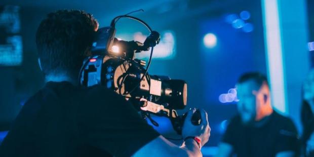 Director of photography with camera - 840 x 420