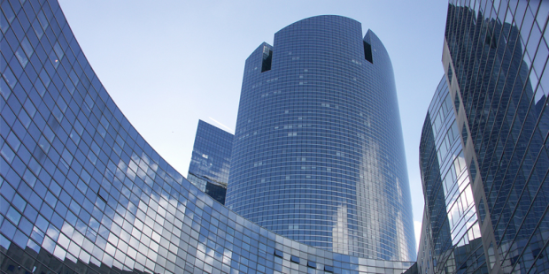 Immeuble bleu building La Défense Paris tile 840x420