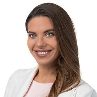 Portrait of Tamara Samardzija, she has long brown hair and wearing a white blazer and a rose beige shirt.