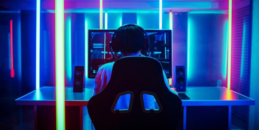 Gamer Girl Starts Playing Online Video Game 840 x 420