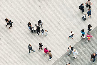 Foule rue droit du travail 330x220